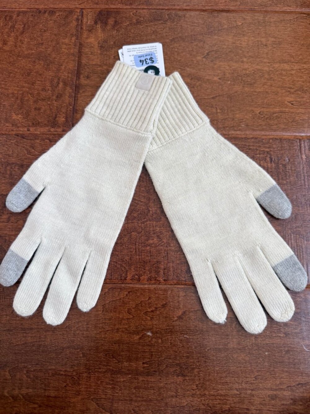 lululemon Warm Revelation Gloves NWT Size S Cream Wool Blend